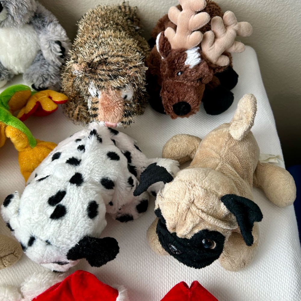 Webkinz - Set of 7 and 1 Santa Outfit - Koala Tiger Reindeer Frog Pug Dalmatian - Picture 3 of 12